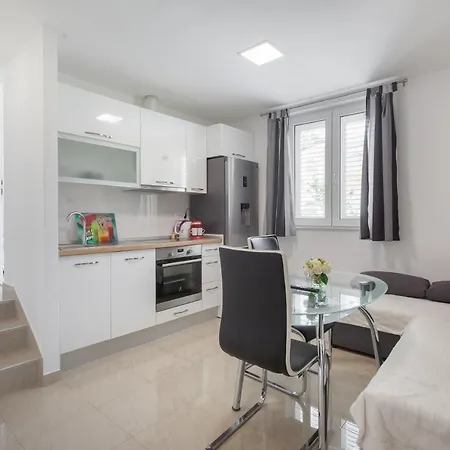Ela Apartman Makarska