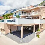Apartment Ela
