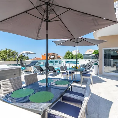 Ela Apartment Makarska