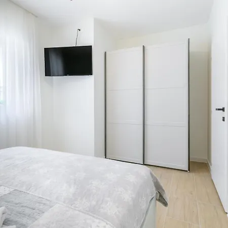 Ela Apartment Makarska