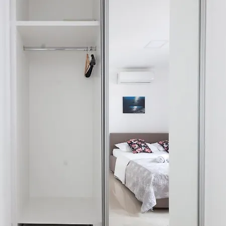 Ela Apartment *