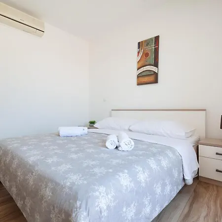 Ela * Makarska