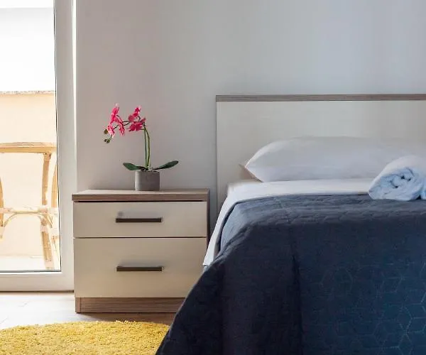 Ela * מאקרסקה